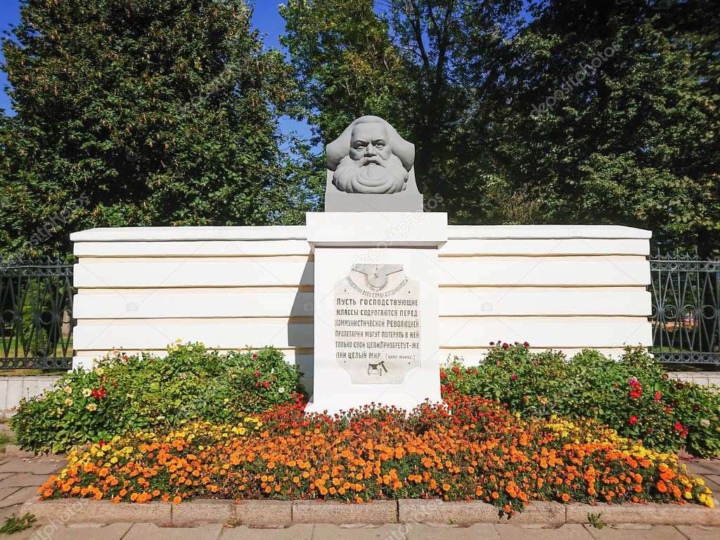 Памятник Карлу Марксу — точка маршрута «Военные страницы Твери»