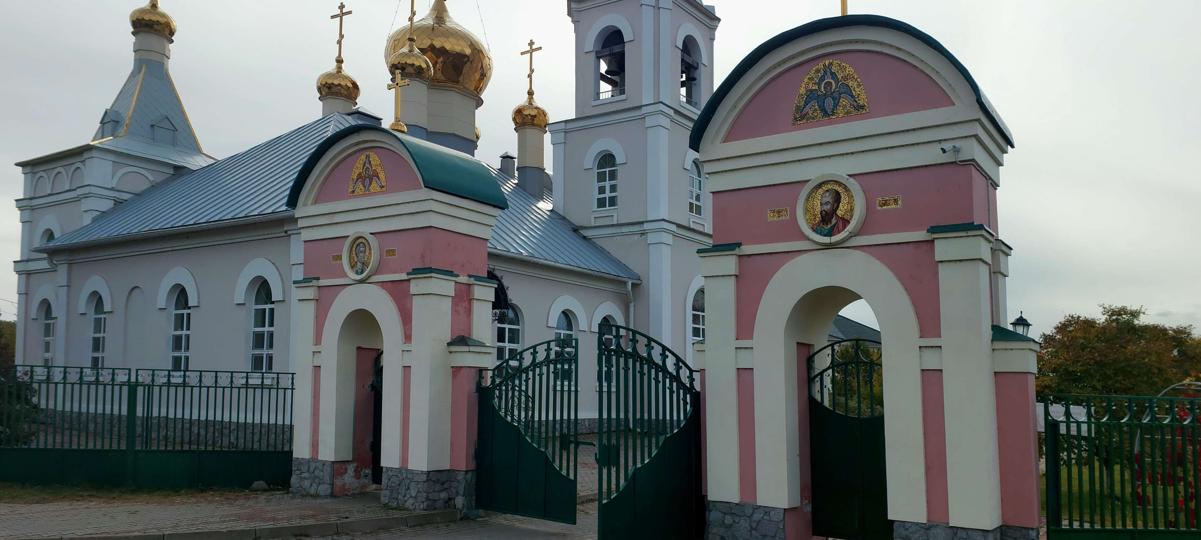 Священные врата обители — точка маршрута «Свято-Петропавловский женский монастырь»