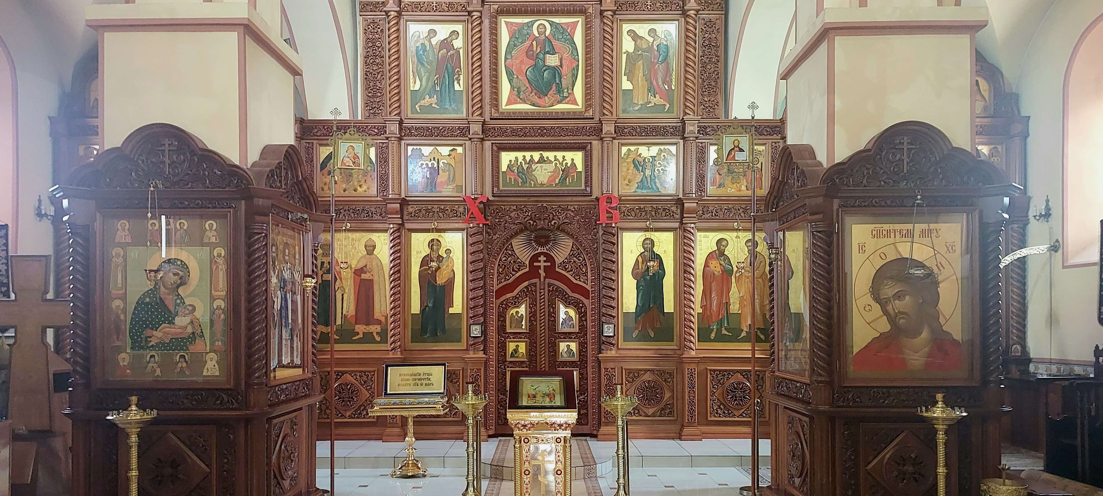 Златоглавый храм Архистратига Михаила — точка маршрута «Свято-Петропавловский женский монастырь»
