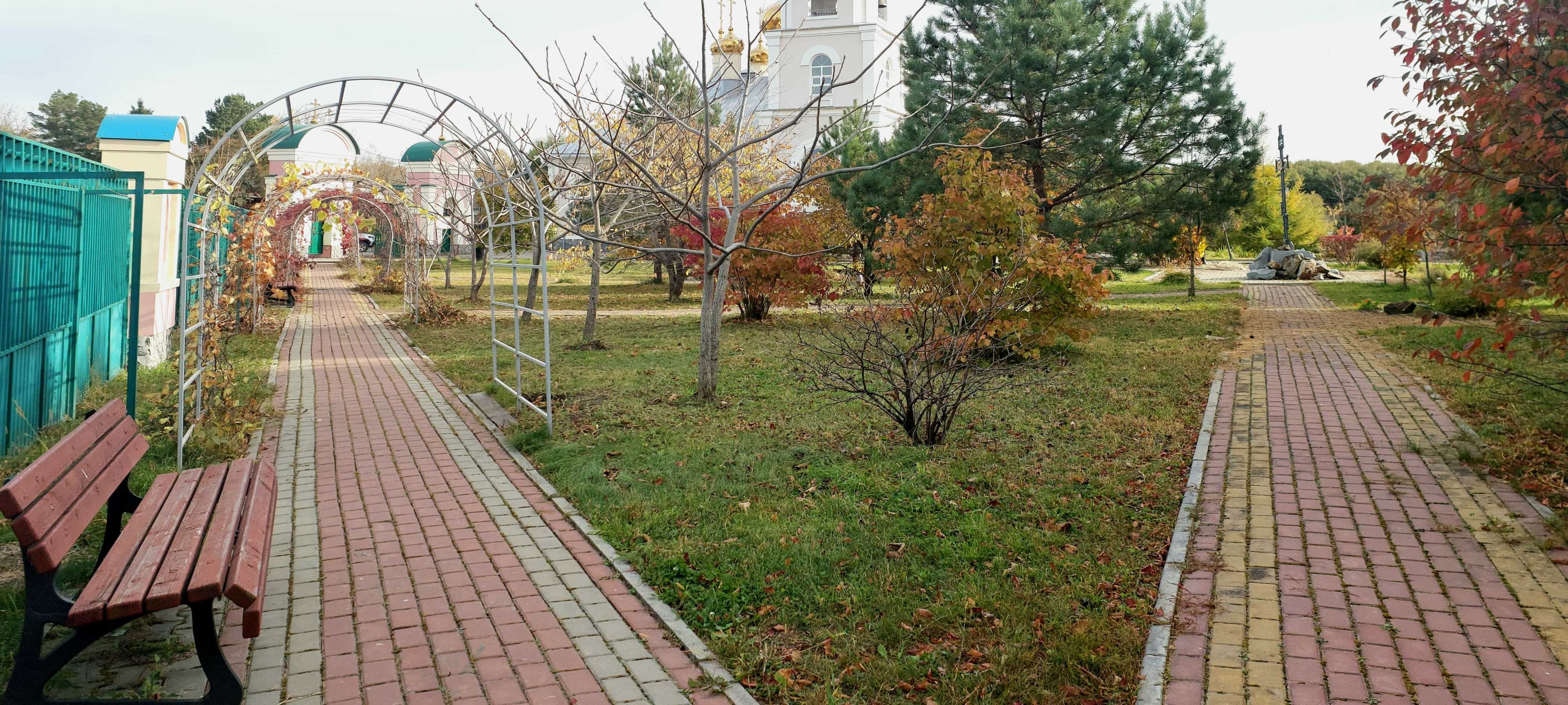 Парковая аллея — точка маршрута «Свято-Петропавловский женский монастырь»