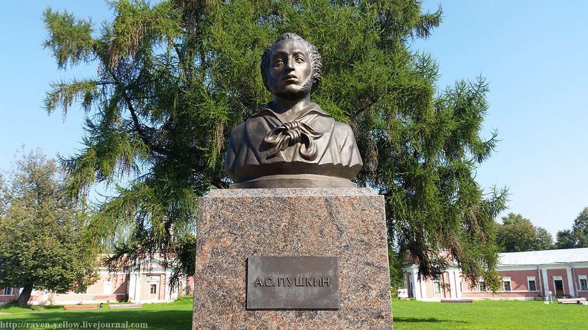 Памятник А.С. Пушкину  — точка маршрута «Русский Версаль»