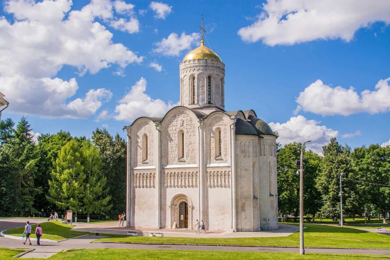 Дмитриевский собор — точка маршрута «Традиции русского зодчества»