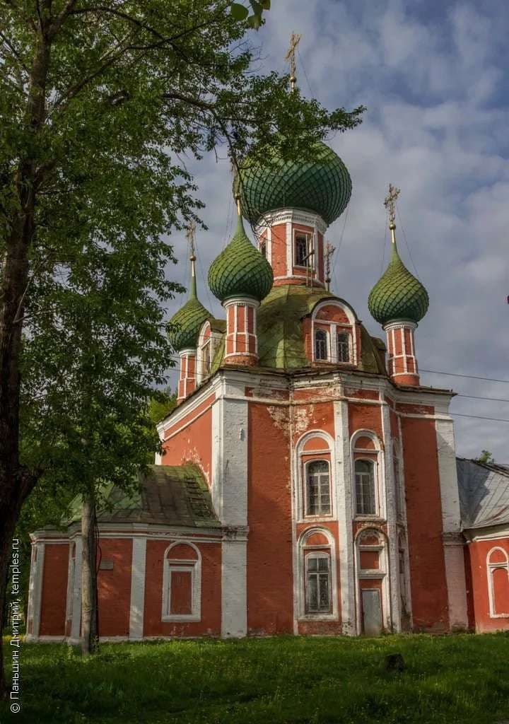Владимирский собор и церковь Александра Невского — точка маршрута «Город пятидесяти храмов и одного озера»