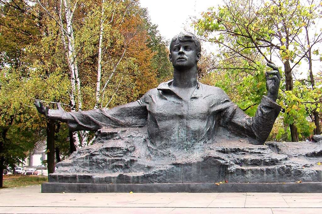 Памятник Есенину — точка маршрута «Рязанский Кремль»