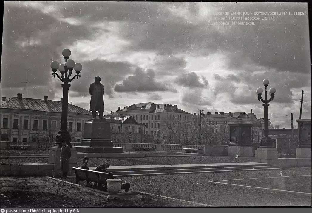 Памятник И.А. Крылову — точка маршрута «Литературные страницы Твери»