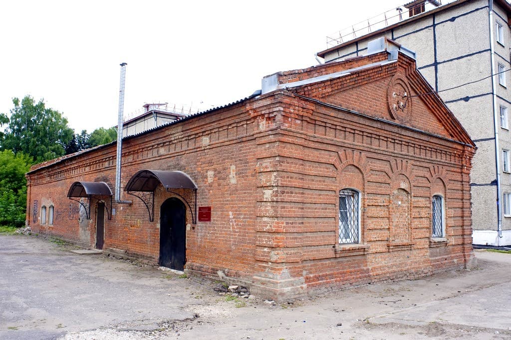 Здание старинного амбара — точка маршрута «Городок в муромских лесах»