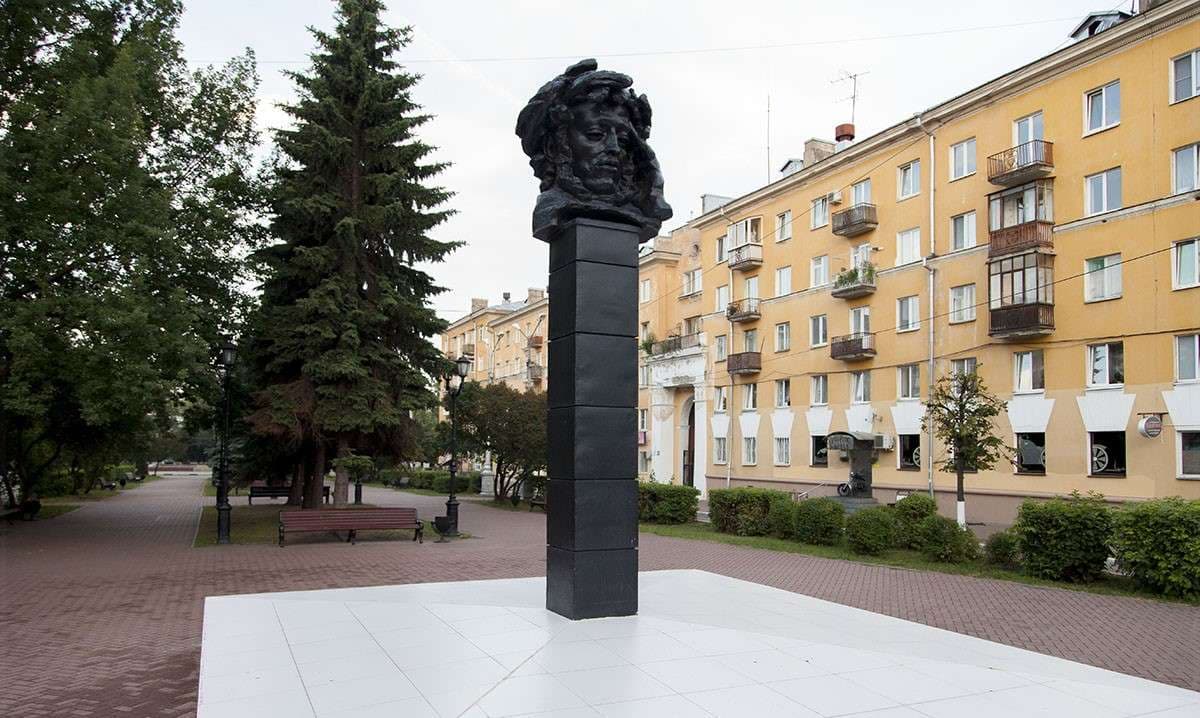 Бюст-памятник А.С. Пушкину — точка маршрута «Литературные страницы Твери»