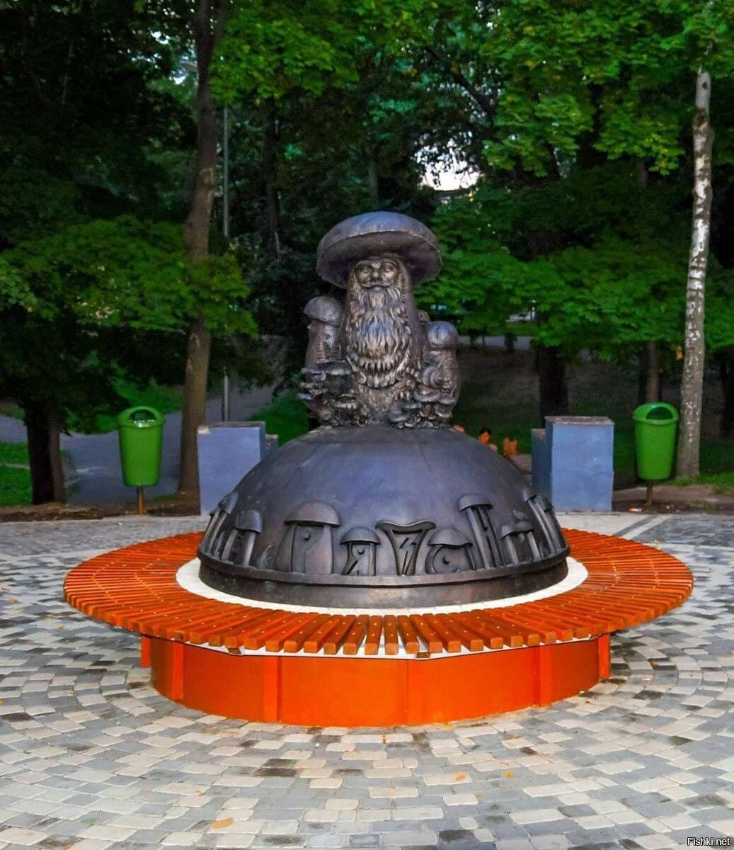 Скульптура «Гриб с глазами» — точка маршрута «Исторический центр Рязани»