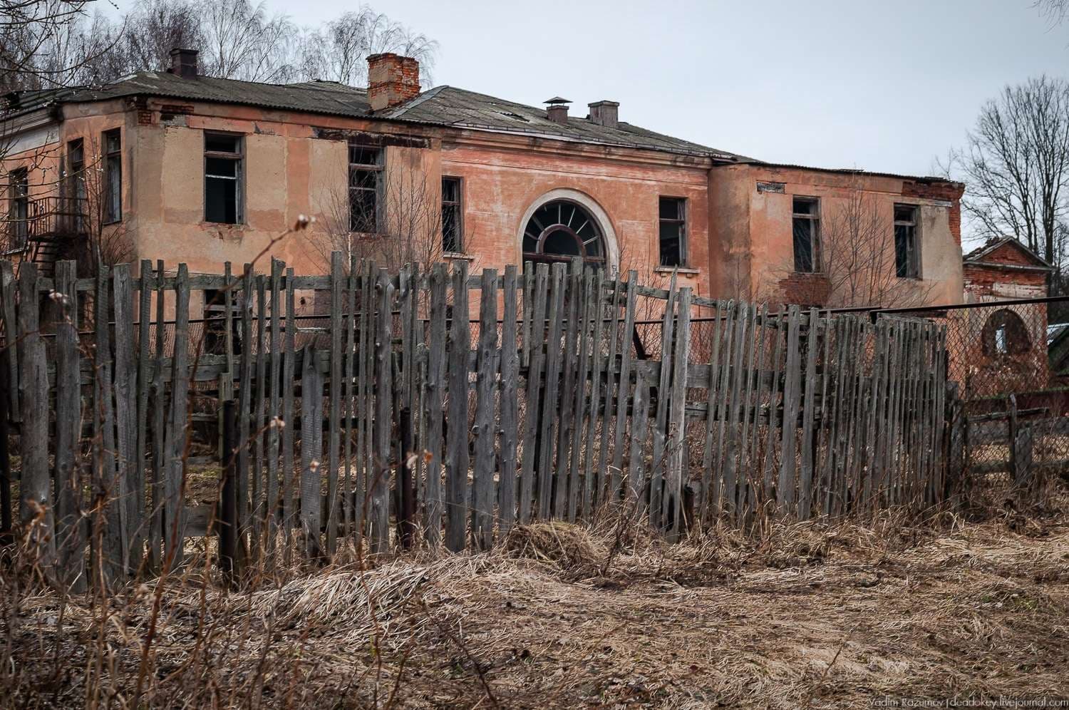 Центральное здание усадьбы — точка маршрута «Усадьба Осташёво»