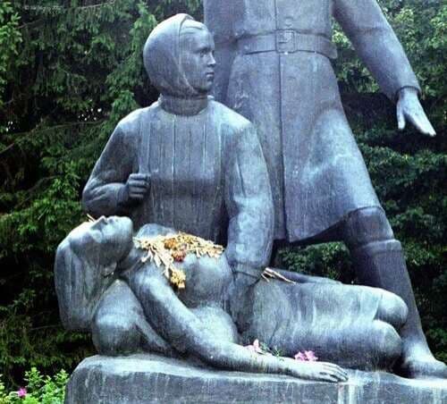 Памятник юным партизанам — точка маршрута «Усадьба Осташёво»